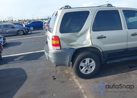 2005 Ford Escape Xls z USA, uszkodzony, nr VIN 1FMYU02Z25KA22561